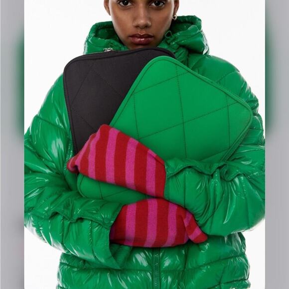 Zara Black Quilted NYLON LAPTOP CASE - Picture 5 of 11